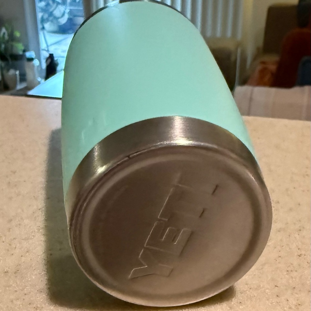 Yeti 20 oz. Rambler - Picture 3 of 4